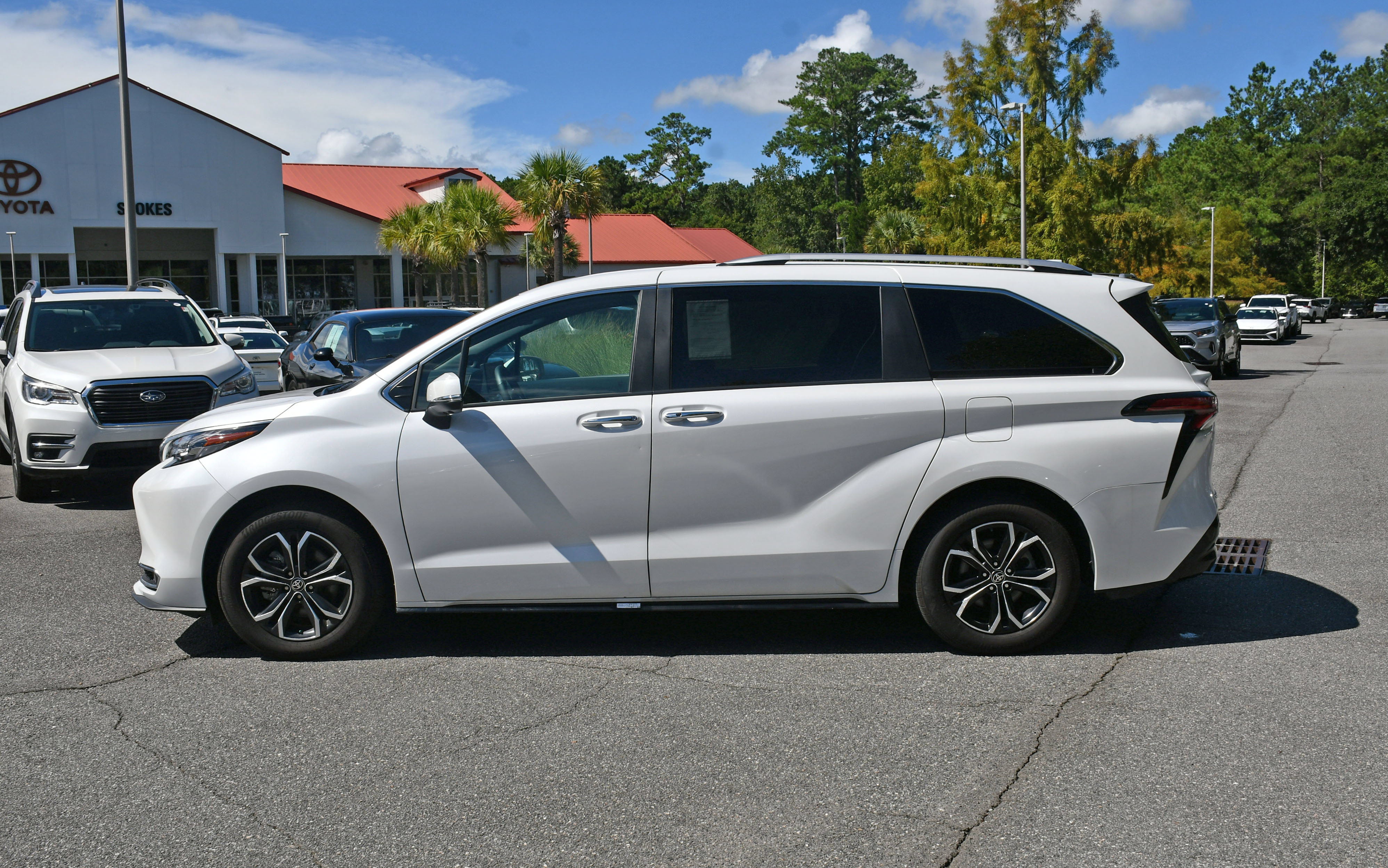 Certified 2025 Toyota Sienna Platinum AWD/4WD image 2