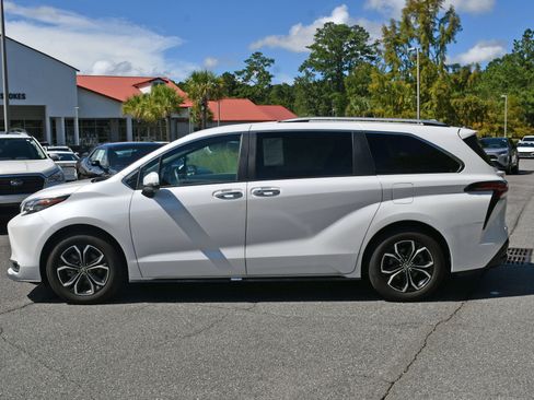 Certified 2025 Toyota Sienna Platinum AWD/4WD image 2