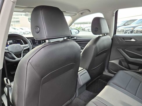 Used 2023 Volkswagen Jetta SE image 17