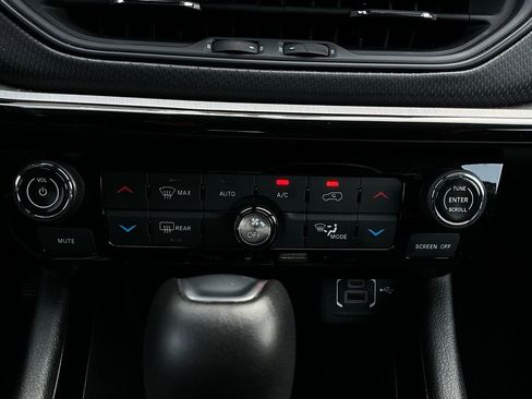 Used 2025 Jeep Compass Trailhawk image 27