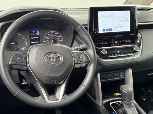 Used 2023 Toyota Corolla Cross LE image 33