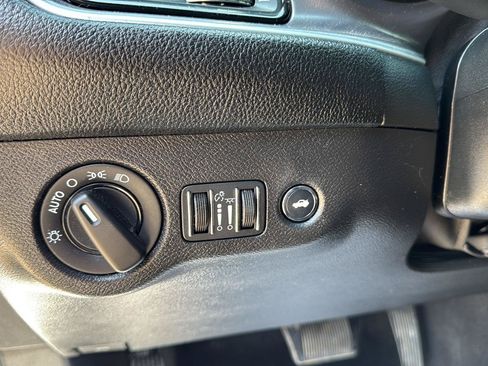 Used 2019 Dodge Challenger SXT RWD image 13