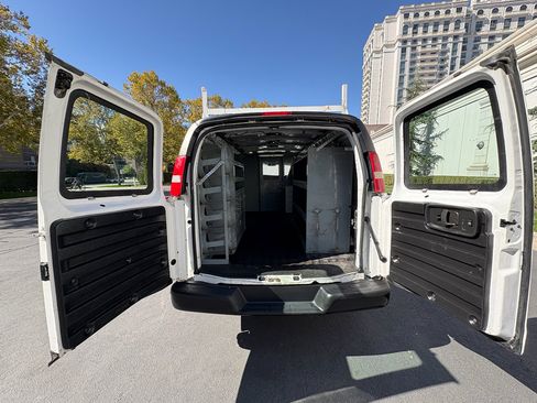 Used 2017 Chevrolet Express 2500 Extended image 29