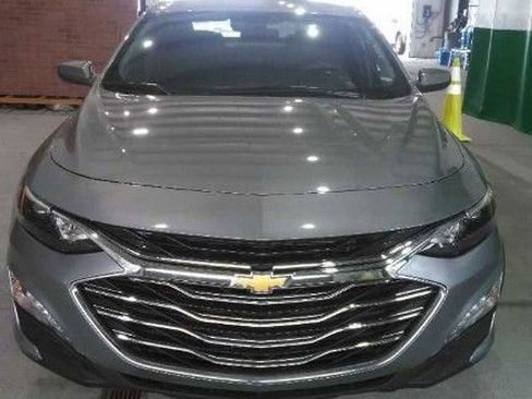 Used 2023 Chevrolet Malibu LT image 2