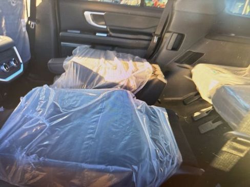 Used 2025 Ford Expedition Platinum w/ Stealth Appearance Package image 9