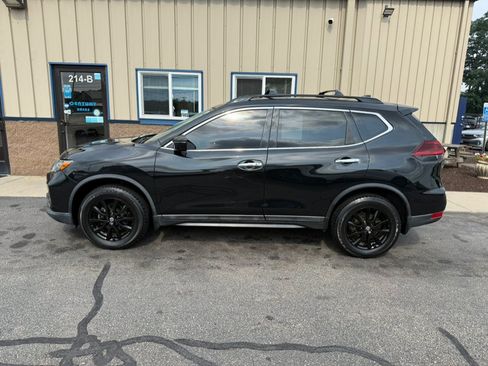 Used 2018 Nissan Rogue SV AWD/4WD image 3