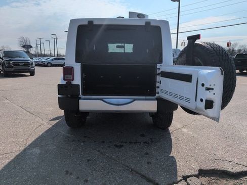 Used 2017 Jeep Wrangler Unlimited Sahara AWD/4WD image 7