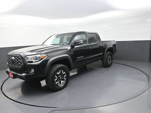 Used 2021 Toyota Tacoma TRD Off-Road AWD/4WD image 38
