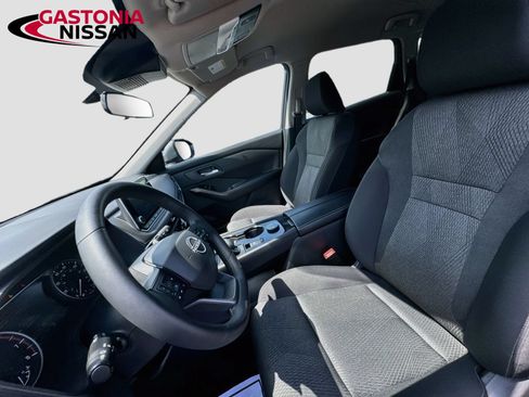 Used 2025 Nissan Rogue SV AWD/4WD image 26