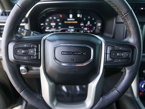 Used 2022 GMC Yukon XL Denali w/ Denali Premium Package image 15