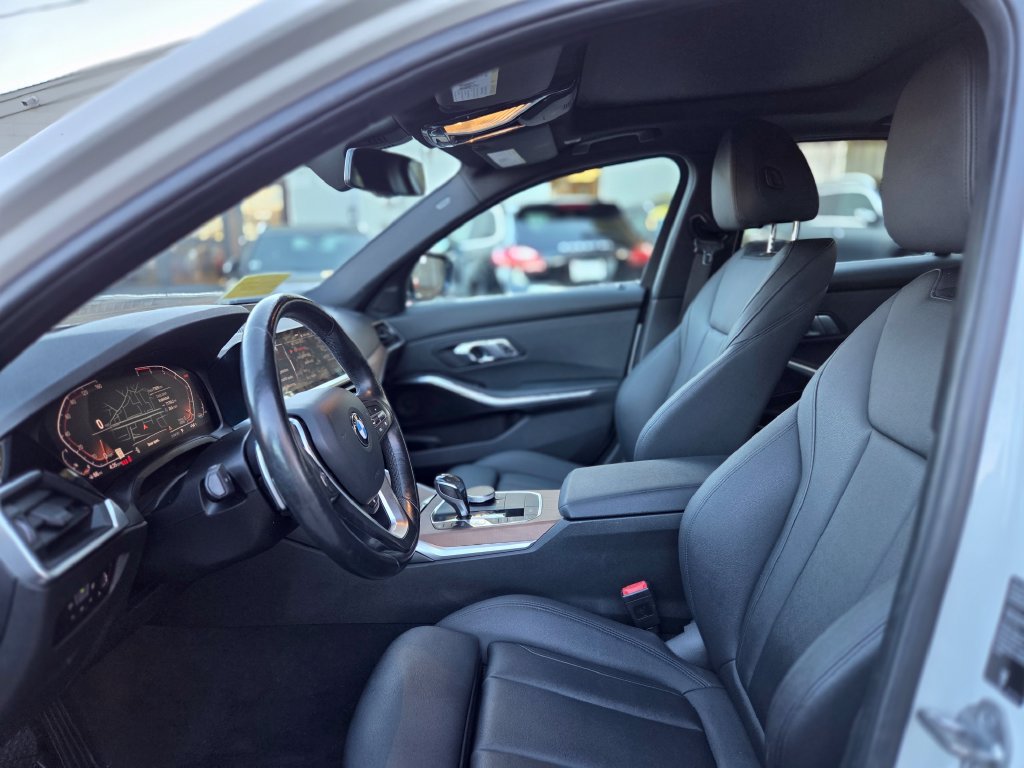 Used 2019 BMW 330i xDrive Sedan w/ Driving Assistance Package AWD/4WD image 20
