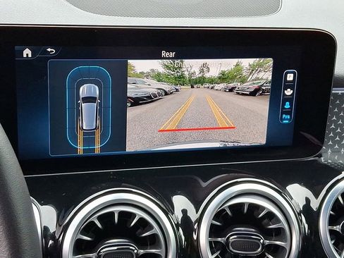 Used 2024 Mercedes-Benz GLB 250 4MATIC image 20