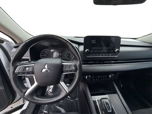 Used 2023 Mitsubishi Outlander SE AWD/4WD image 24