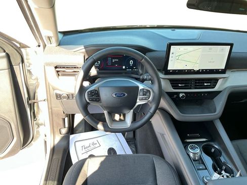 Used 2025 Ford Explorer Active image 12