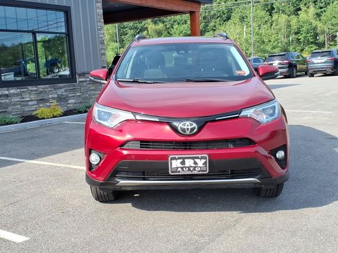 Used 2018 Toyota RAV4 XLE AWD/4WD image 2