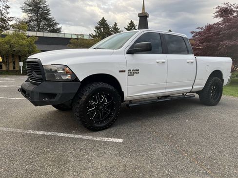Used 2019 RAM 1500 Classic SLT w/ Protection Group AWD/4WD image 9
