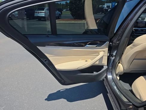 Used 2019 BMW 530i w/ Convenience Package RWD image 43