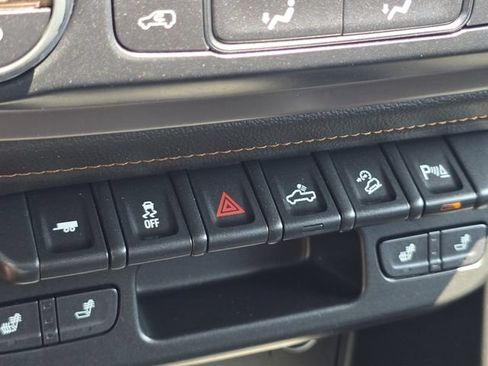 Certified 2022 GMC Canyon AT4 AWD/4WD image 6