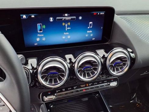 Used 2025 Mercedes-Benz GLA 250 4MATIC image 5