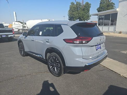 Used 2024 Nissan Rogue Platinum AWD/4WD image 7