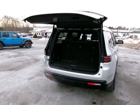 Certified 2024 Jeep Wagoneer Series II image 21