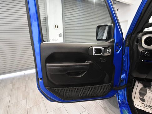 Used 2024 Jeep Wrangler Unlimited w/ Convenience Group AWD/4WD image 15