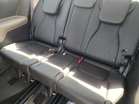New 2026 Kia Carnival EX image 20