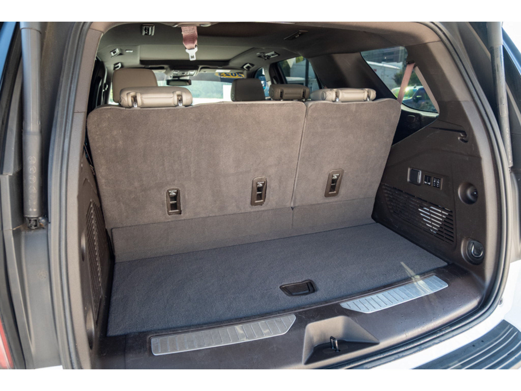 Used 2023 Chevrolet Tahoe Z71 w/ Luxury Package AWD/4WD image 33