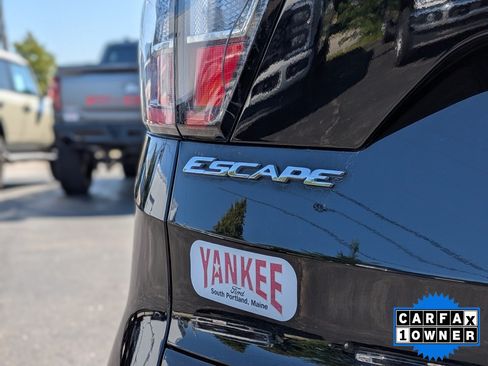 Used 2018 Ford Escape SE w/ SE Sync 3 Package AWD/4WD image 13