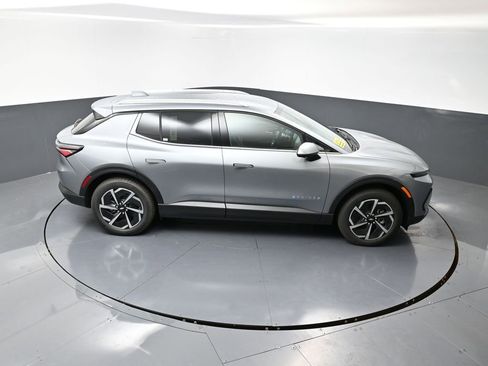 New 2026 Chevrolet Equinox EV LT image 32