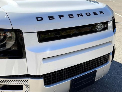 Used 2025 Land Rover Defender 110 S image 33