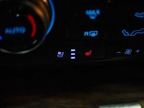 Used 2018 Ford F150 Lariat w/ Equipment Group 502A Luxury AWD/4WD image 22