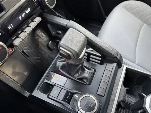 Certified 2025 Toyota Tacoma SR5 AWD/4WD image 16