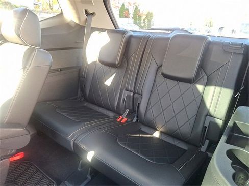 Used 2024 Volkswagen Atlas SEL Premium R-Line image 11