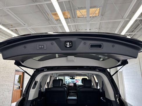 Used 2024 Nissan Armada Platinum w/ Captain's Chairs Package image 12