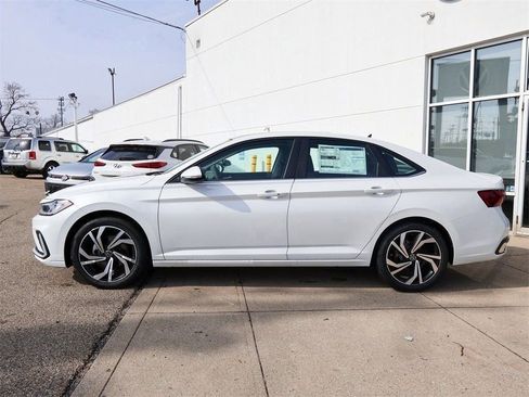 New 2026 Volkswagen Jetta SEL image 2