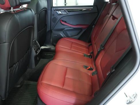 Certified 2025 Porsche Macan image 27