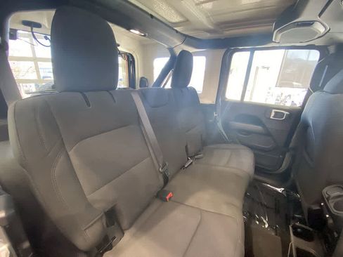 Used 2023 Jeep Wrangler Unlimited Sahara image 23
