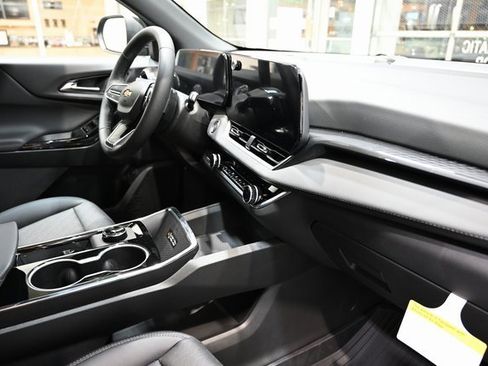 New 2026 Chevrolet Equinox LT w/ Convenience Package II image 13