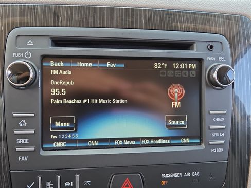 Used 2017 Chevrolet Traverse LT FWD image 30