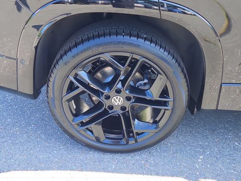 Certified 2026 Volkswagen Tiguan SE R-Line AWD/4WD image 9