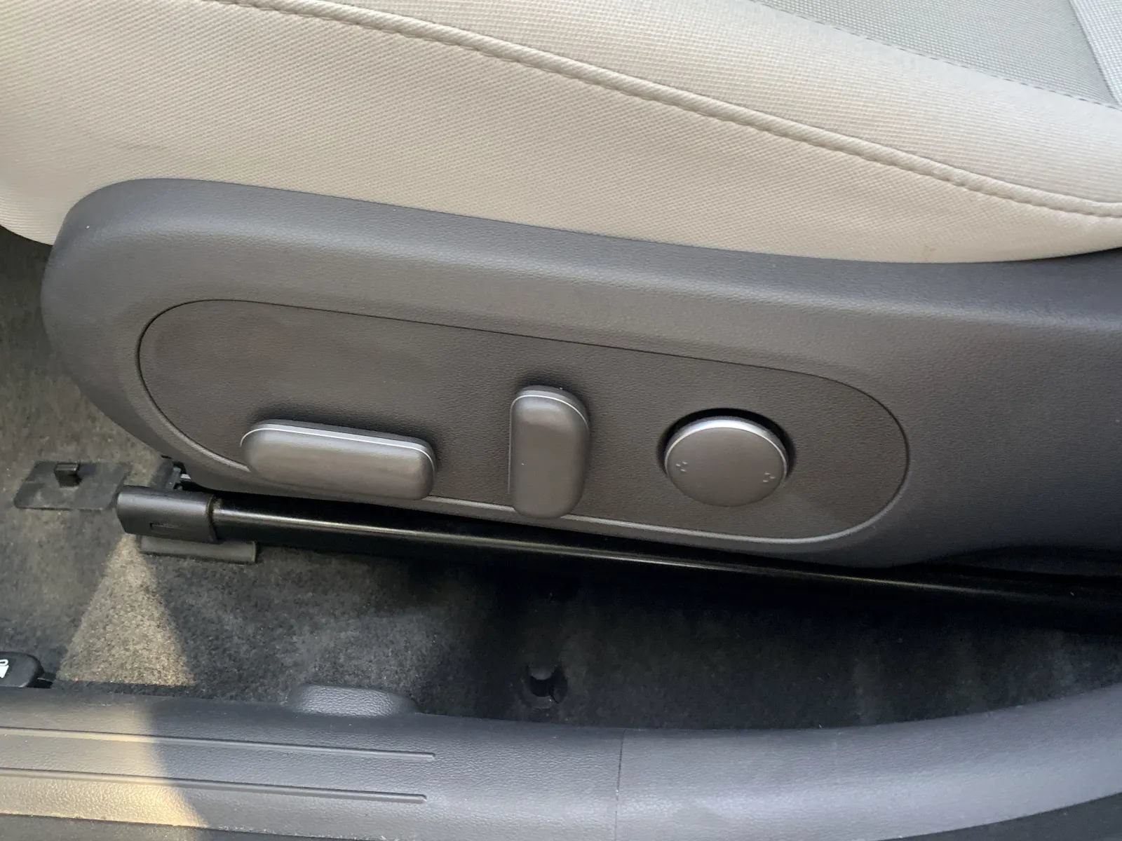 Used 2025 Hyundai Kona SEL FWD image 21