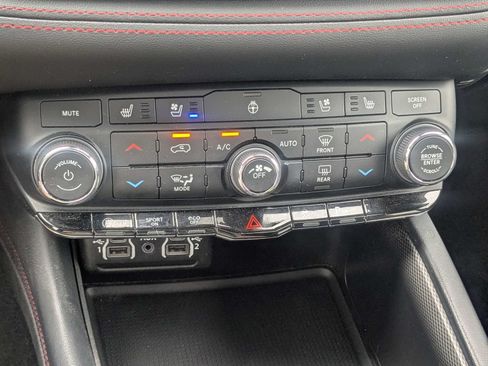 Used 2024 Dodge Durango GT RWD image 24