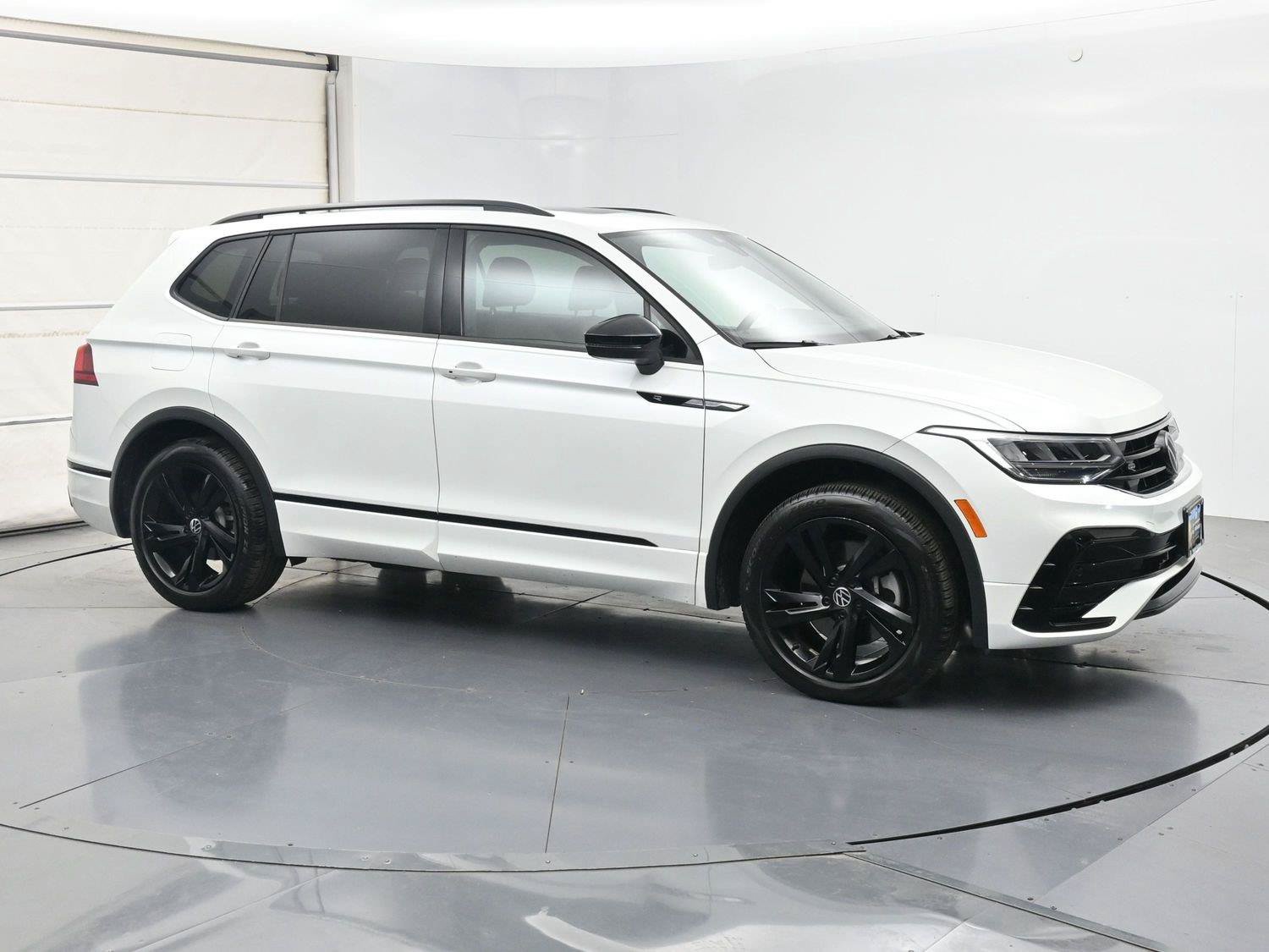 Certified 2024 Volkswagen Tiguan SE R-Line AWD/4WD image 27