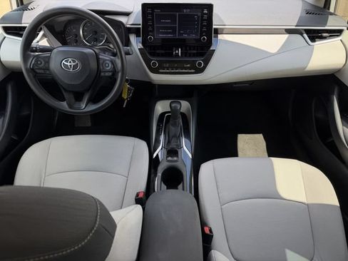 Used 2020 Toyota Corolla LE FWD image 10