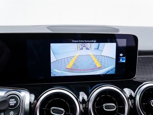 Used 2021 Mercedes-Benz GLB 250 4MATIC w/ Premium Package image 25