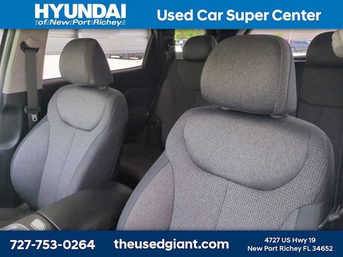 Used 2023 Hyundai Santa Fe SEL FWD image 7