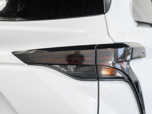 Used 2021 Toyota Sienna XSE image 6