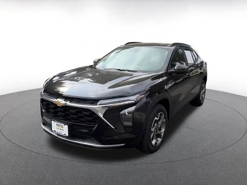 Used 2025 Chevrolet Trax LT image 6