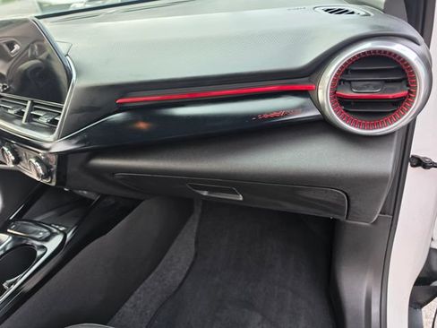 Used 2024 Chevrolet Trax RS w/ Sunroof Package FWD image 23